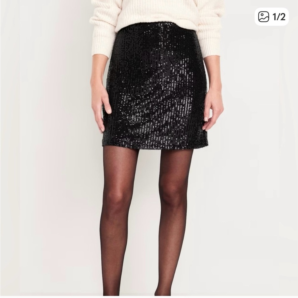 NWT Old Navy Black Sequin Skirt. Size‎ medium.